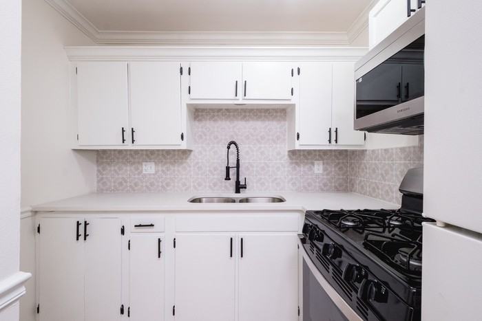 204 N Fillmore St #6 - Photo 4 of 9