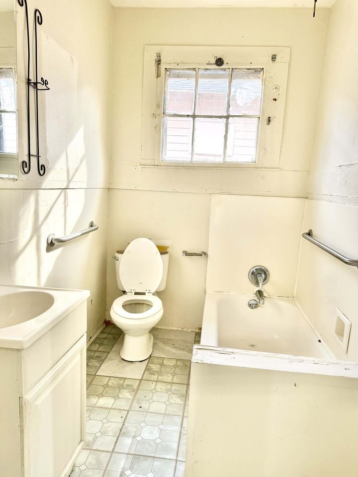 220 Evergreen Dr #1 - Photo 6 of 11