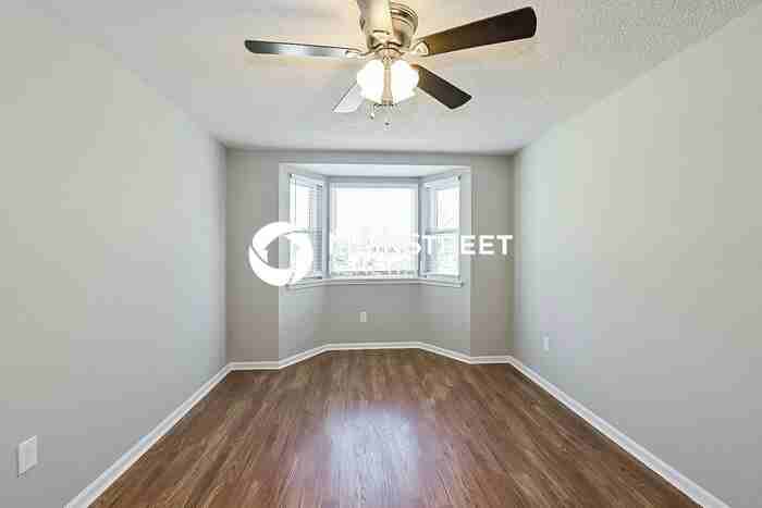 1695 Myrna Ln - Photo 6 of 14