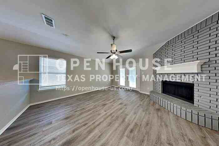 137 Blue Wood Dr - Photo 5 of 20