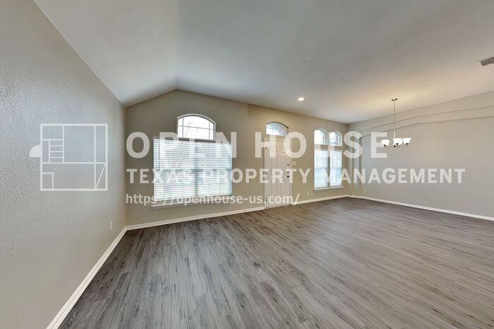 2105 Peacock Ln - Photo 4 of 20