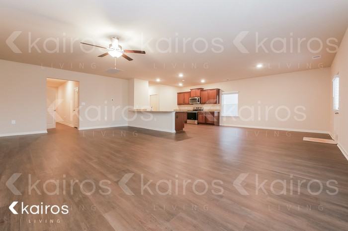 1041 Pilgrim Ln - Photo 4 of 18