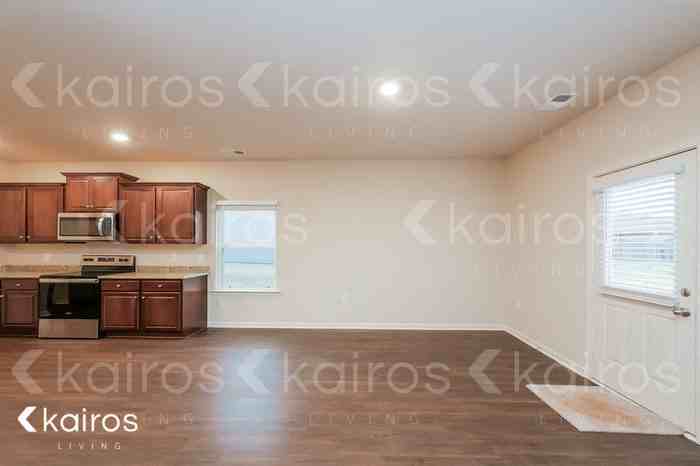 1041 Pilgrim Ln - Photo 5 of 18