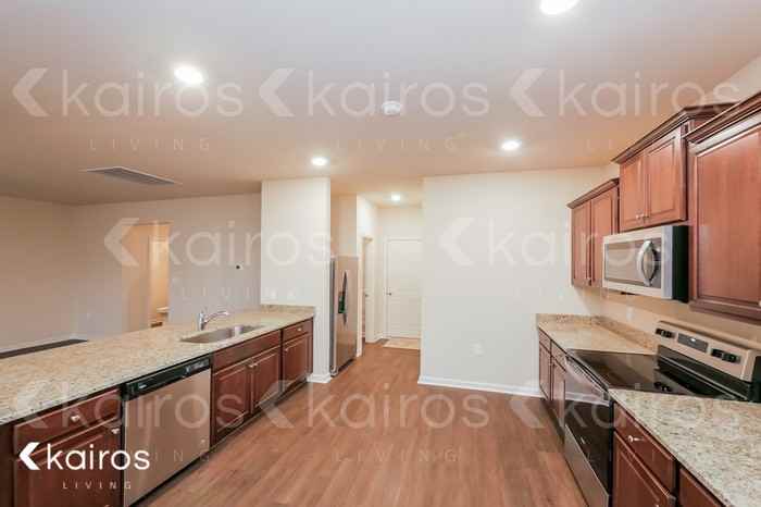 1041 Pilgrim Ln - Photo 6 of 18