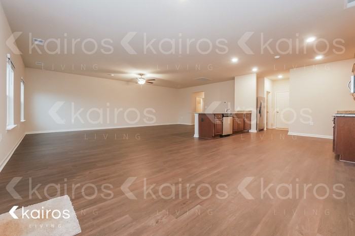 1041 Pilgrim Ln - Photo 7 of 18