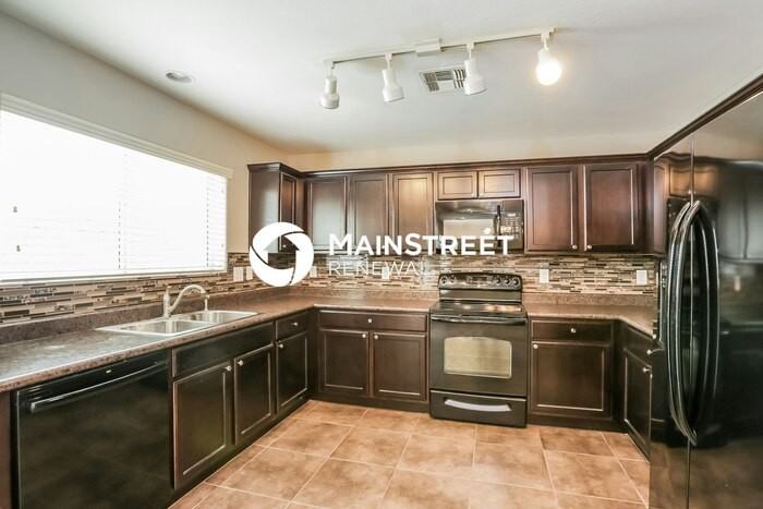 8752 W Superior Ave - Photo 6 of 17