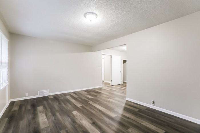 7111 E 111th Ter - Photo 2 of 10