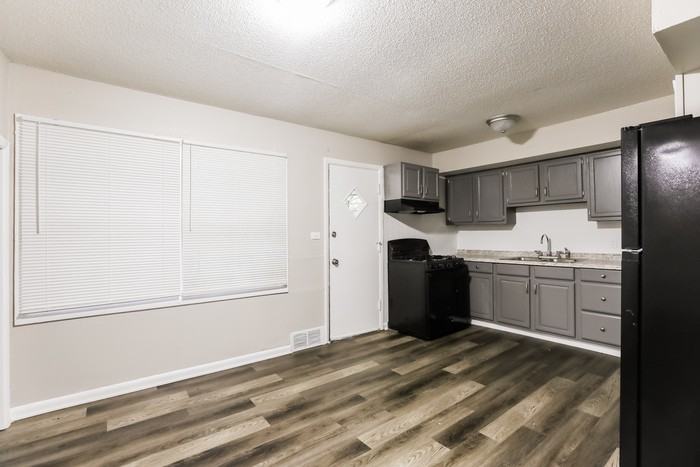 7111 E 111th Ter - Photo 4 of 10