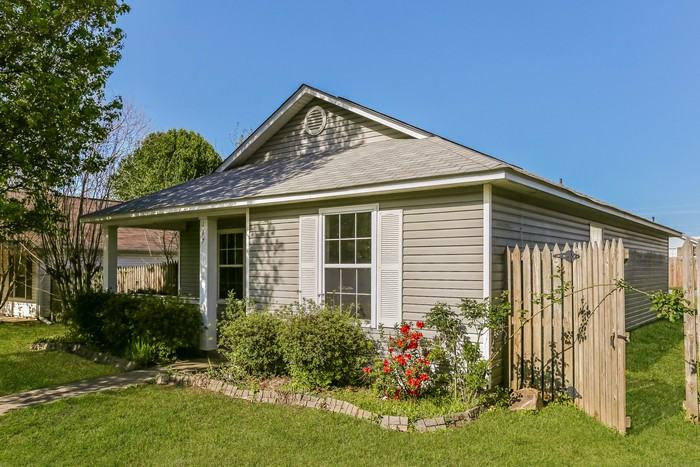 117 Village Dr - Photo 3 of 11