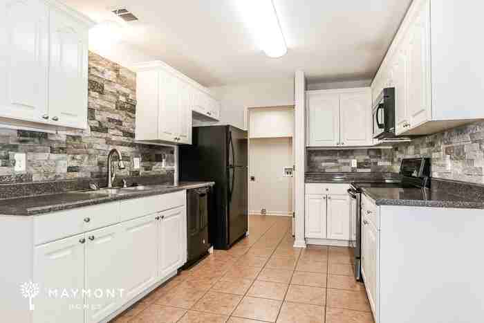 13850 Cherry Glen Cv - Photo 5 of 11