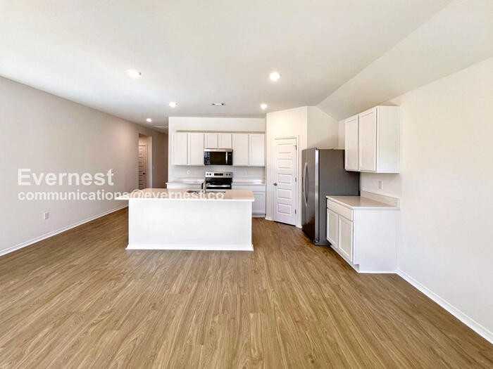 1607 Ridgefield Cir - Photo 3 of 21