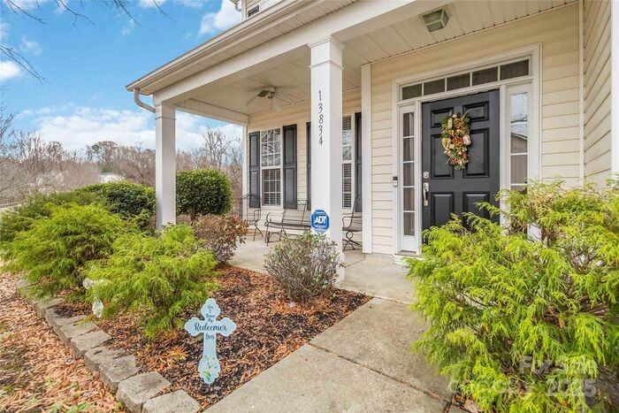 13834 Riding Hill Ave - Photo 2 of 19