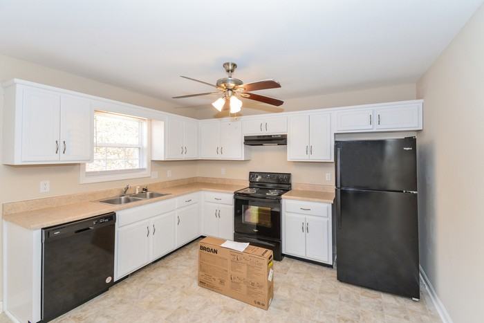 1018 Granny White Rd - Photo 5 of 10