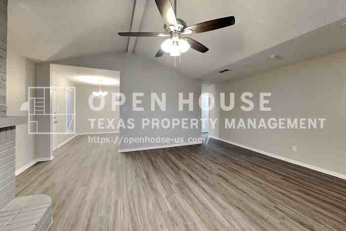 1105 Stone Creek Dr - Photo 4 of 20