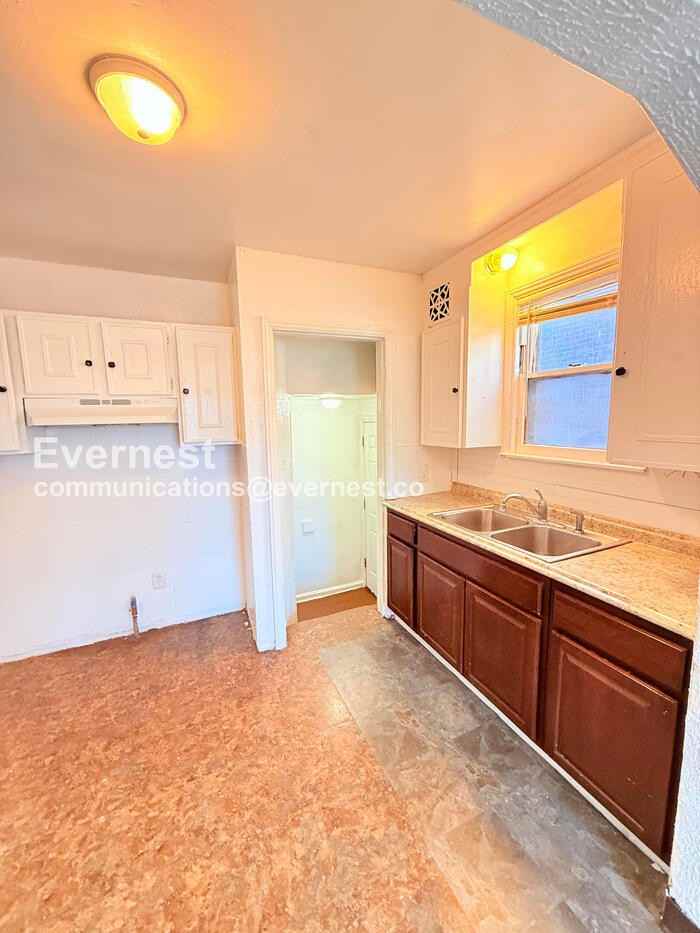 10747 Roxbury St - Photo 2 of 30