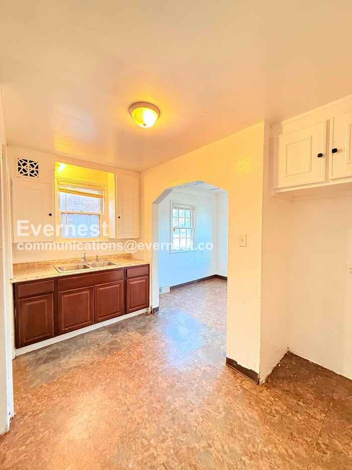 10747 Roxbury St - Photo 3 of 30