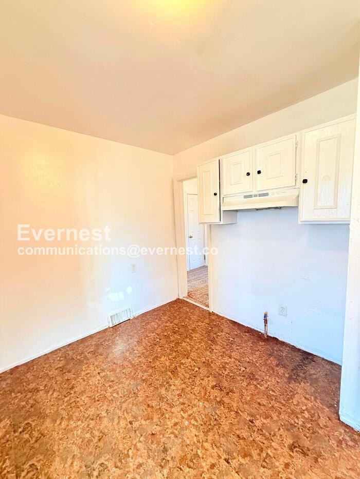 10747 Roxbury St - Photo 4 of 30