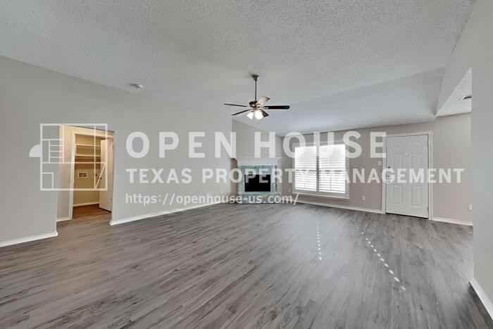 2001 Cancun Dr - Photo 4 of 21