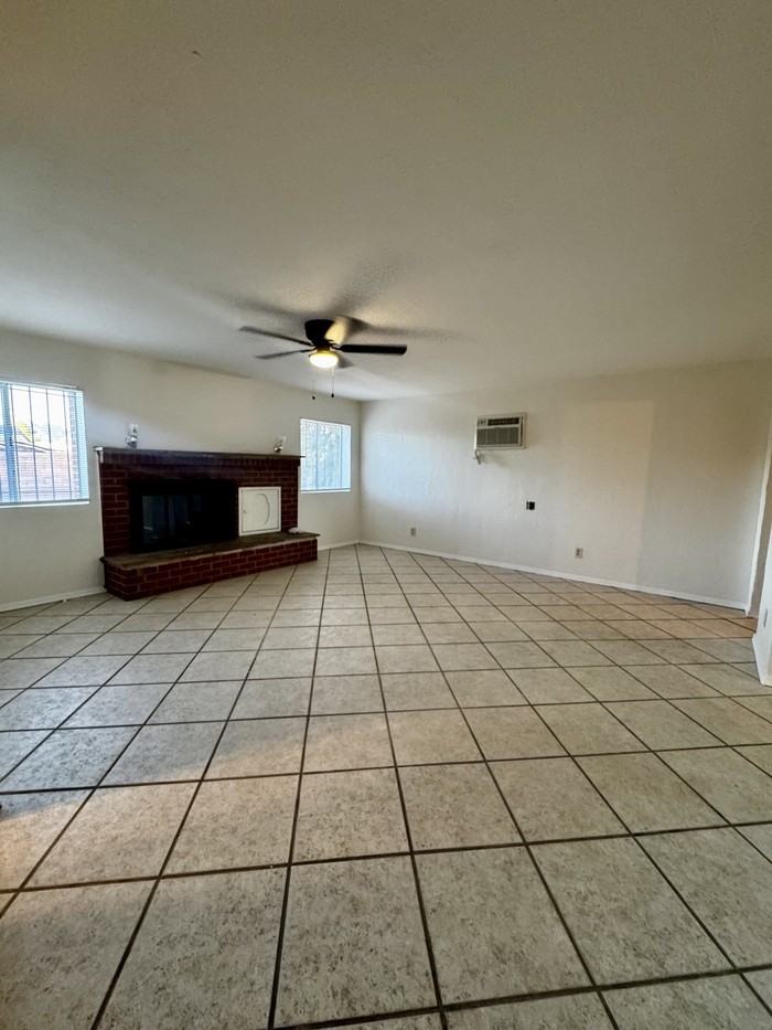 954 E Weymouth St - Photo 4 of 15