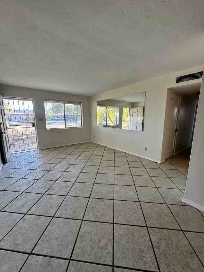 954 E Weymouth St - Photo 6 of 15