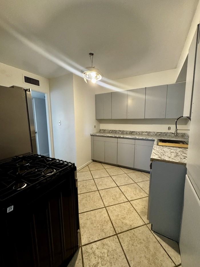 954 E Weymouth St - Photo 7 of 15