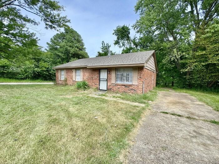 4540 Spring Valley Dr - Photo 2 of 17