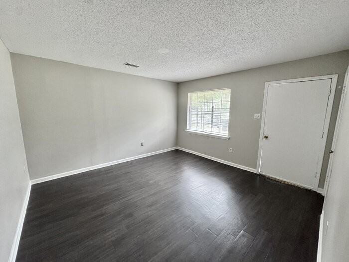 4540 Spring Valley Dr - Photo 3 of 17