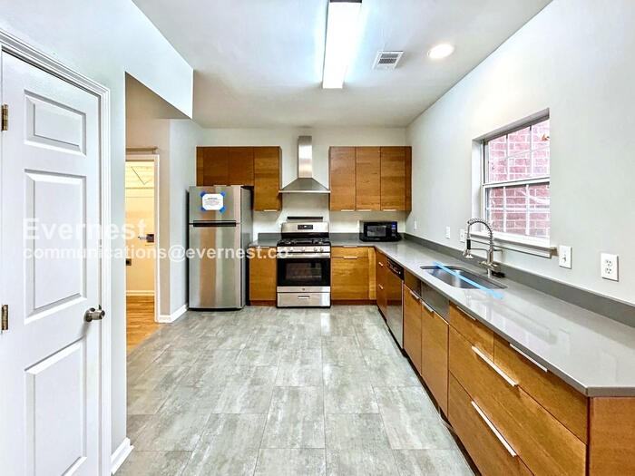 8002 Saint Charles Sq - Photo 3 of 25