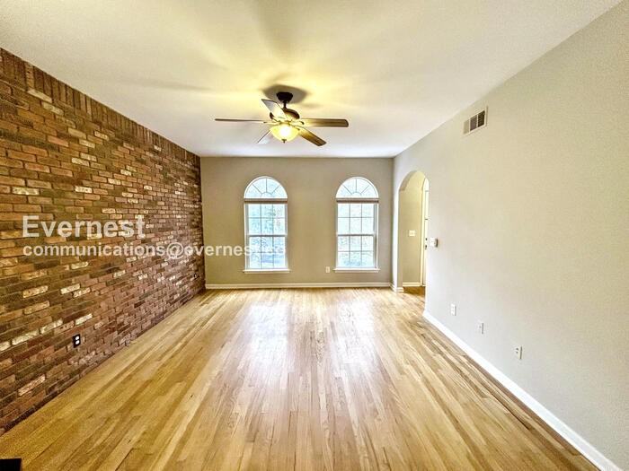 8002 Saint Charles Sq - Photo 6 of 25