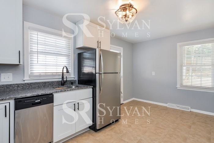 205 Moline St - Photo 5 of 16