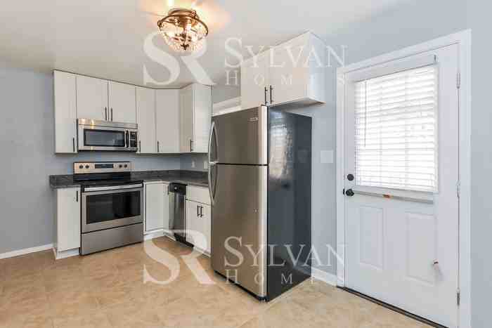 205 Moline St - Photo 6 of 16