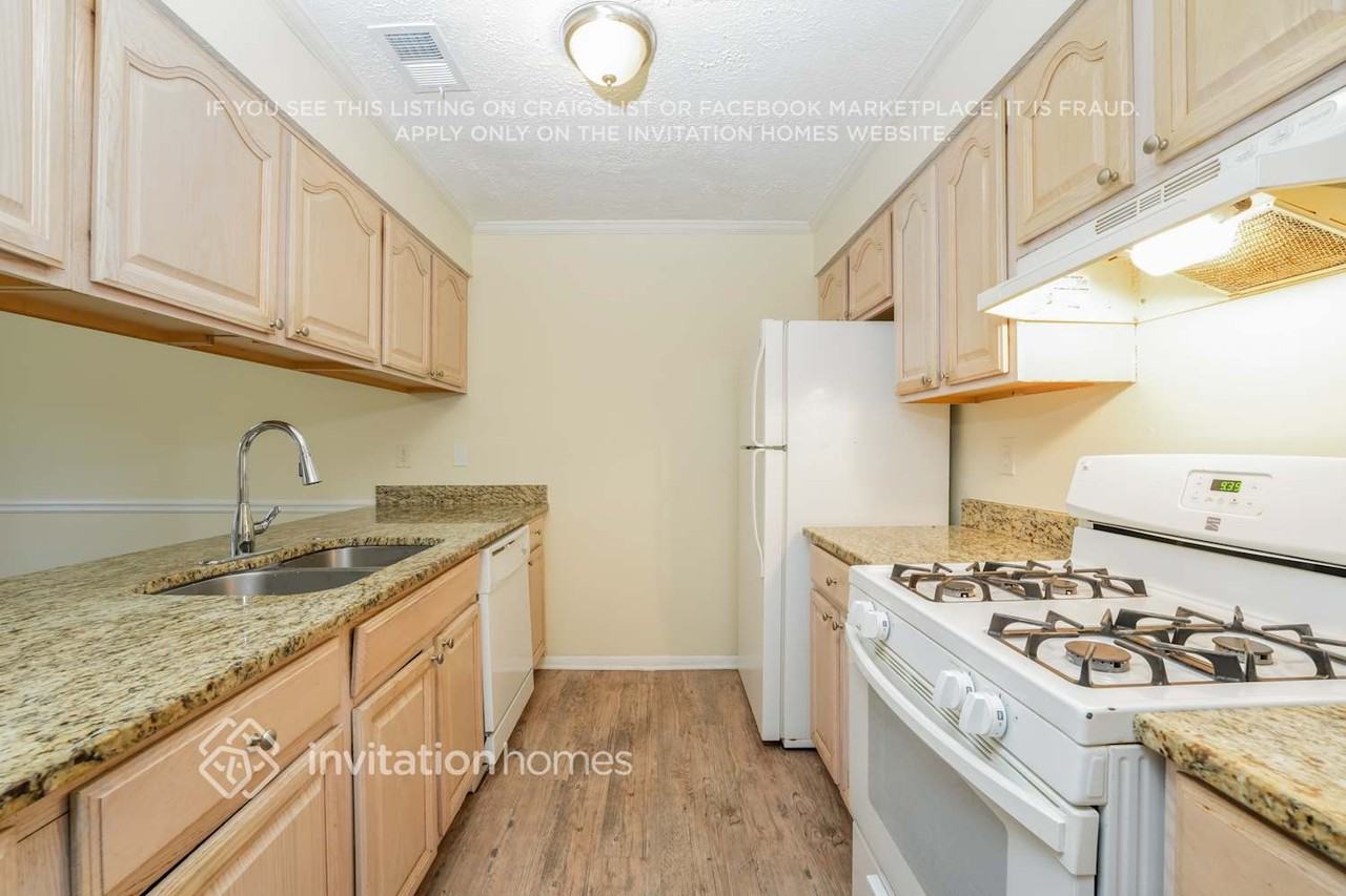 1642 Imperial Ct - Photo 7 of 18