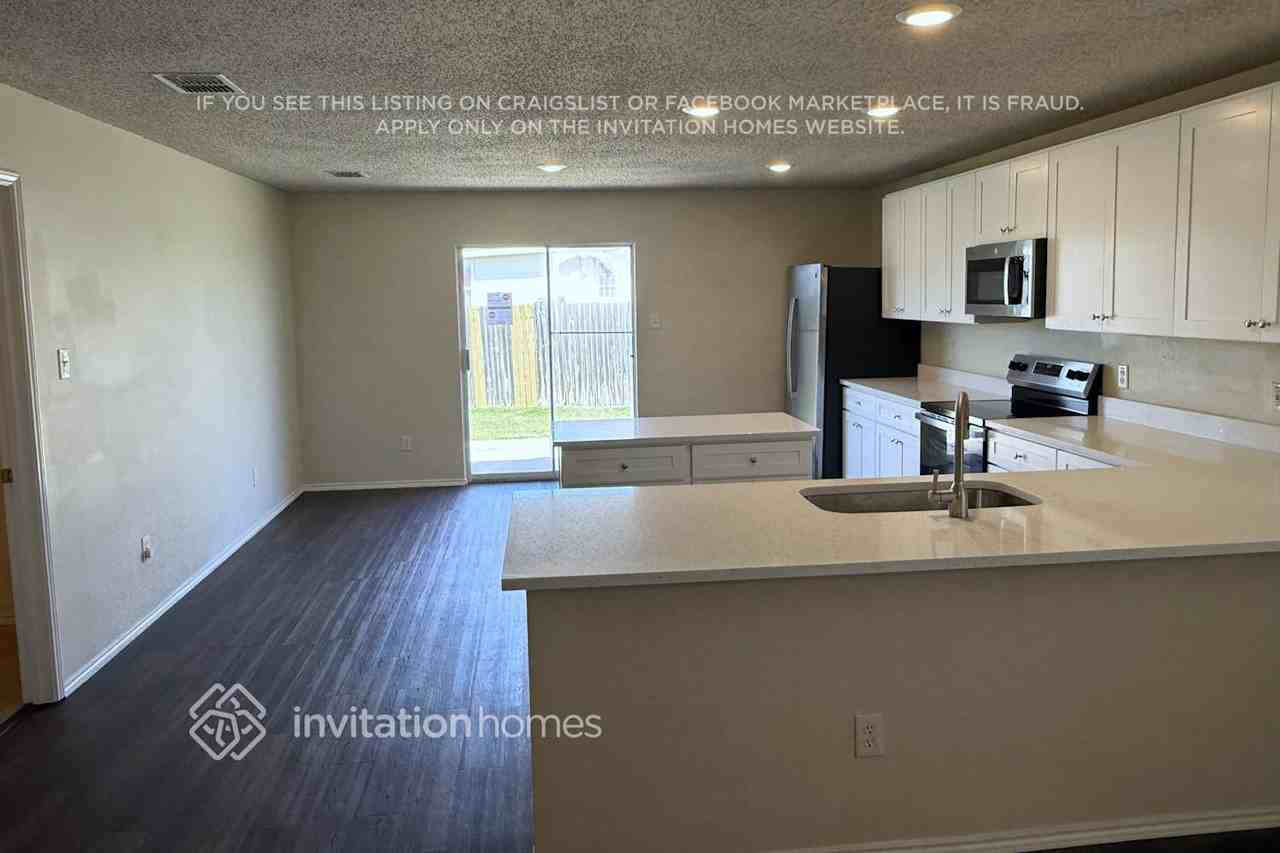 4401 Centennial Ct - Photo 6 of 19