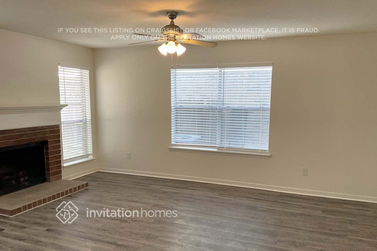 18815 Jodywood Dr - Photo 2 of 10