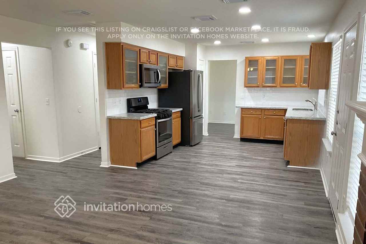 18815 Jodywood Dr - Photo 3 of 10