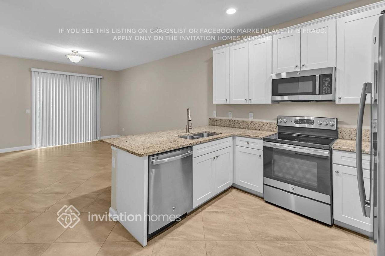 12978 Anthorne Ln - Photo 4 of 22