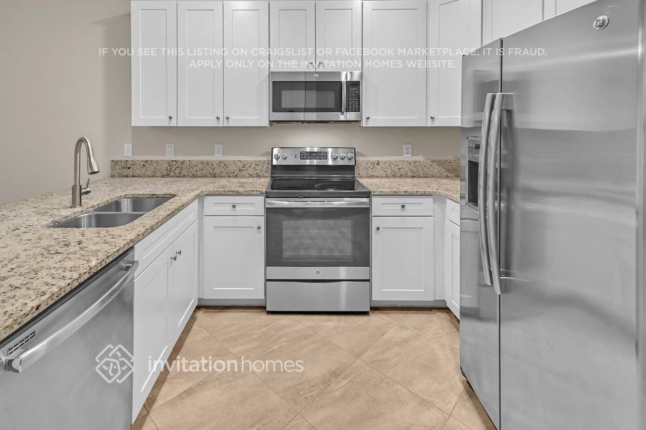 12978 Anthorne Ln - Photo 6 of 22