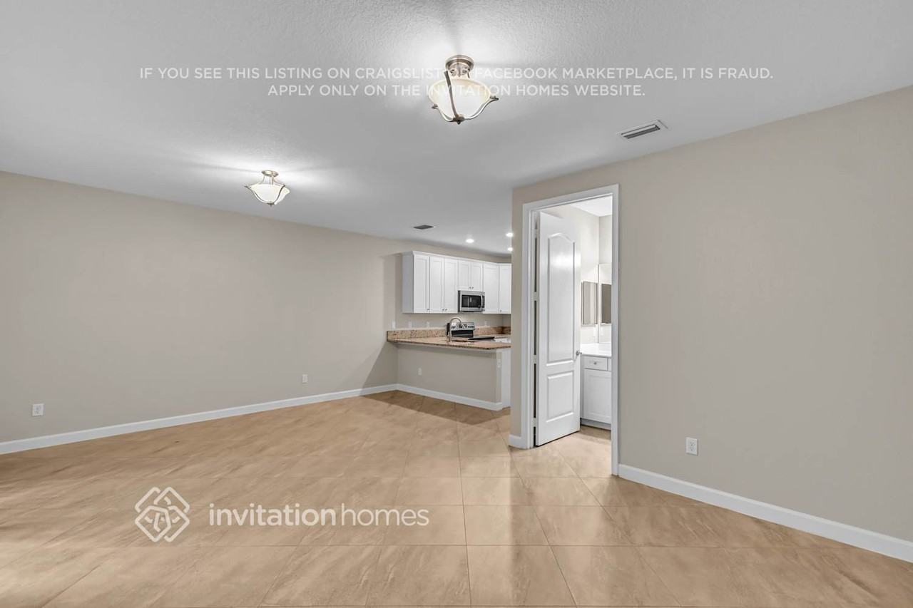 12978 Anthorne Ln - Photo 5 of 22