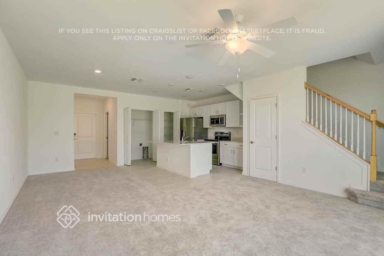 2059 E Landings Way - Photo 4 of 34