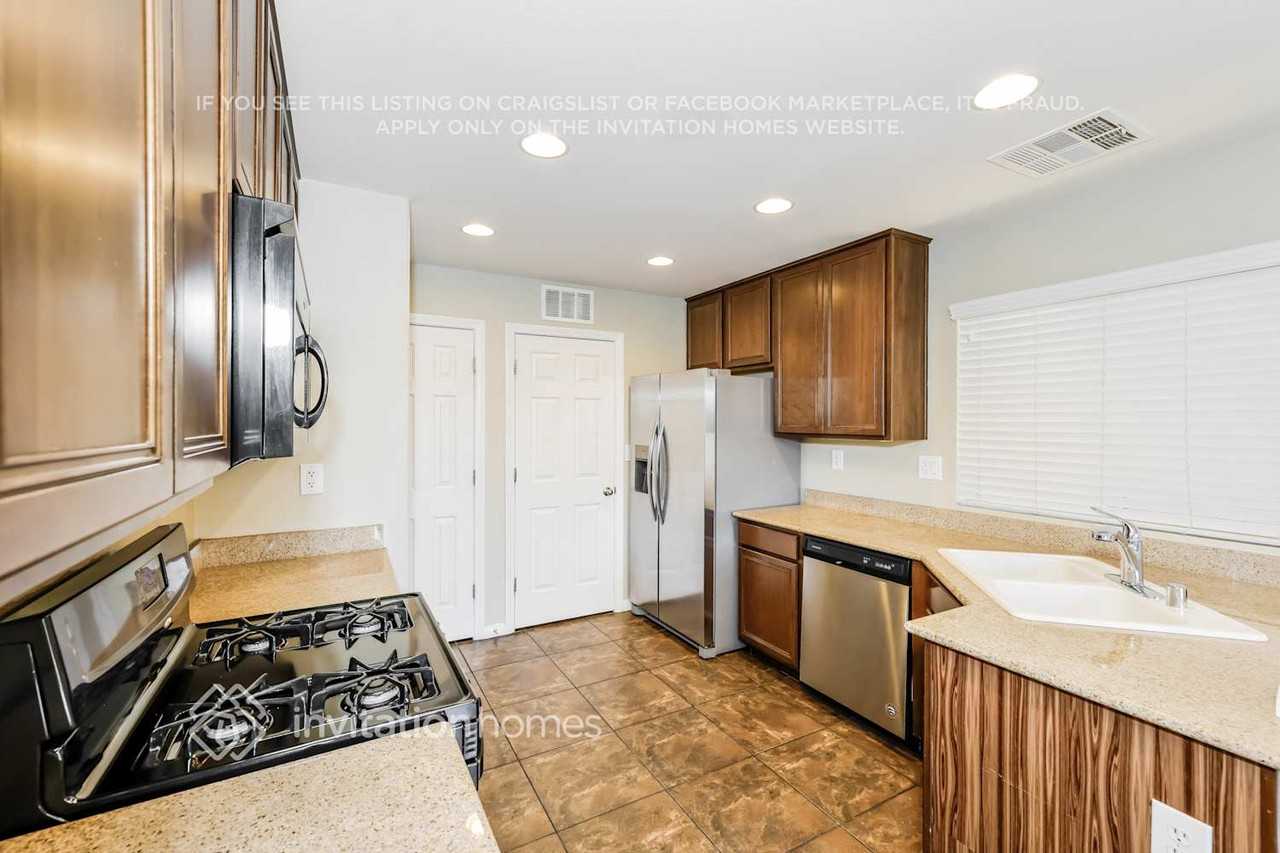 7962 Valladolid Ave - Photo 5 of 18