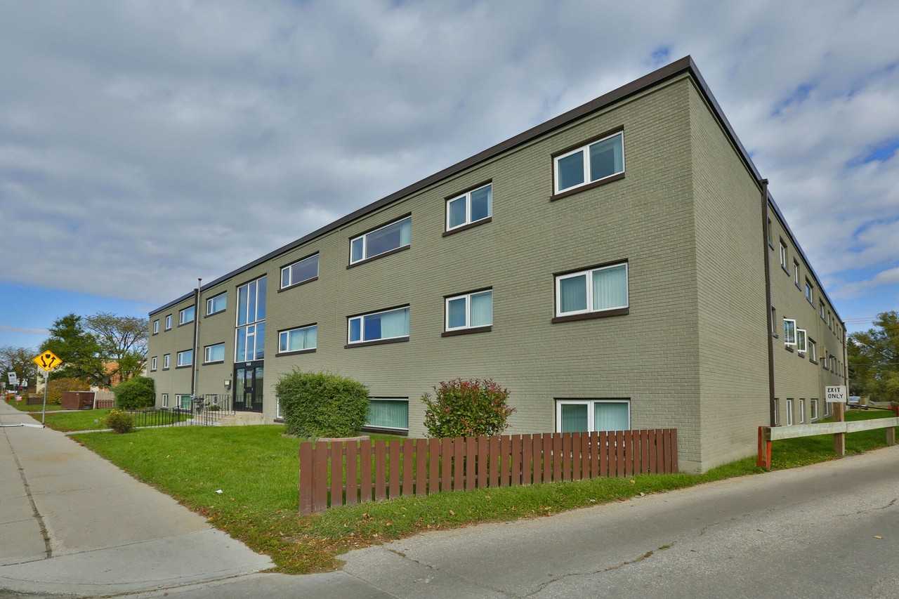 Rochelle Apartments - Photo 3 of 9