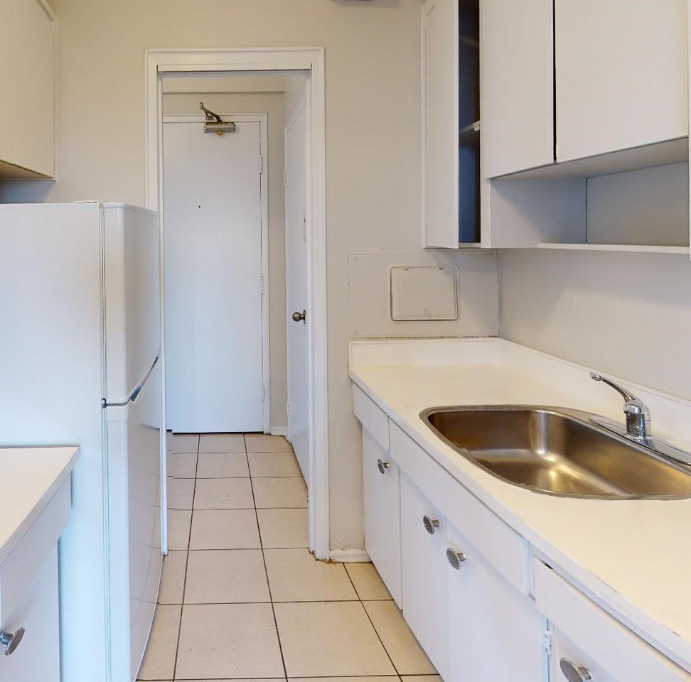 Windsor Tower Apartments - Photo 3 of 50