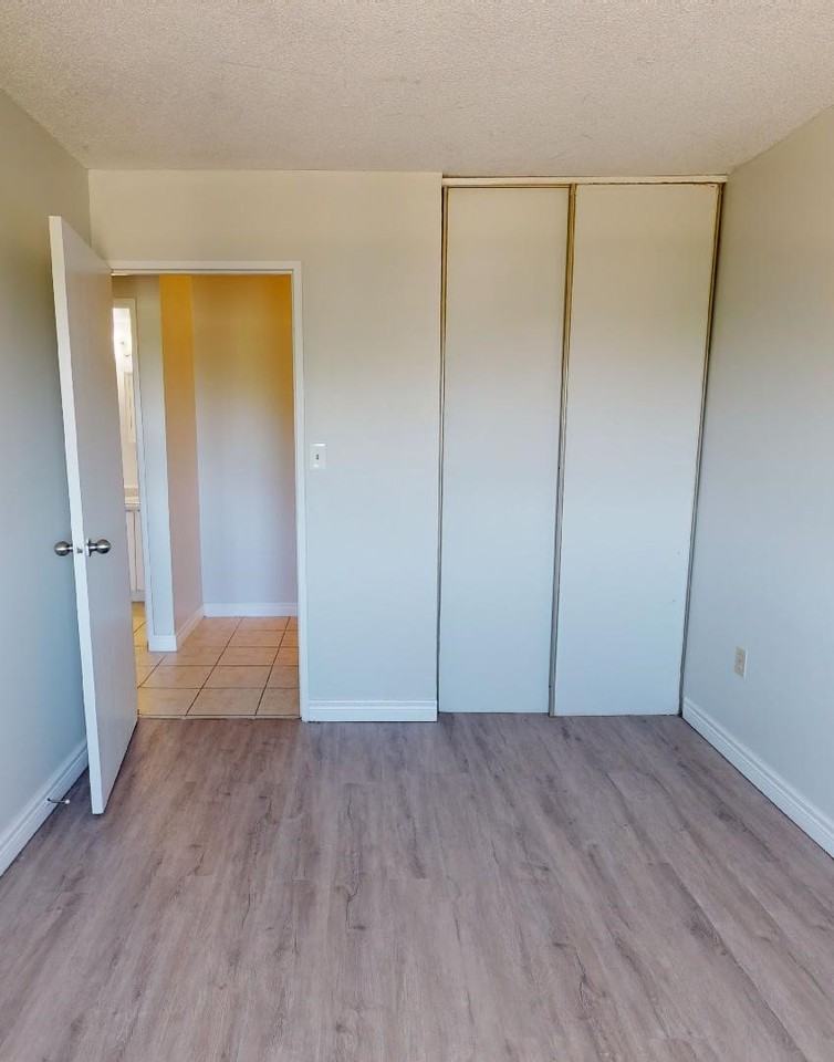 Village Court Apartments Windsor - Photo 4 of 12