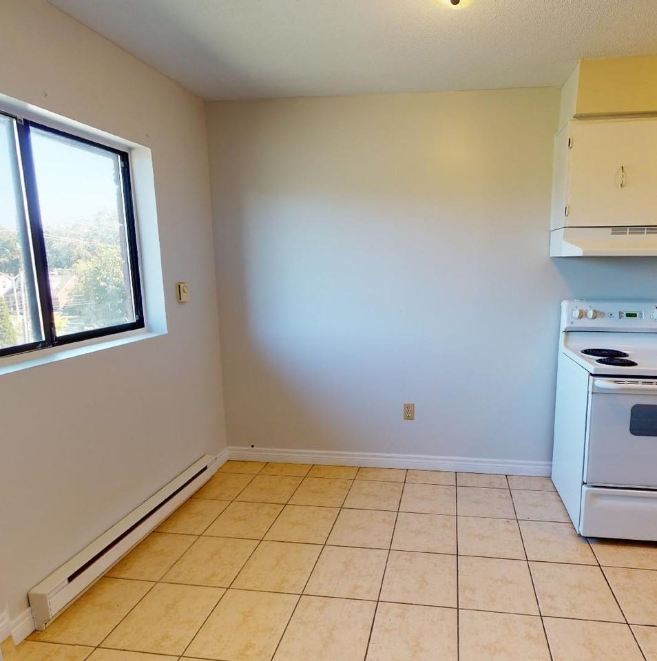 Village Court Apartments Windsor - Photo 6 of 12