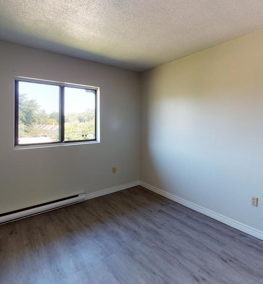 Village Court Apartments Windsor - Photo 7 of 12