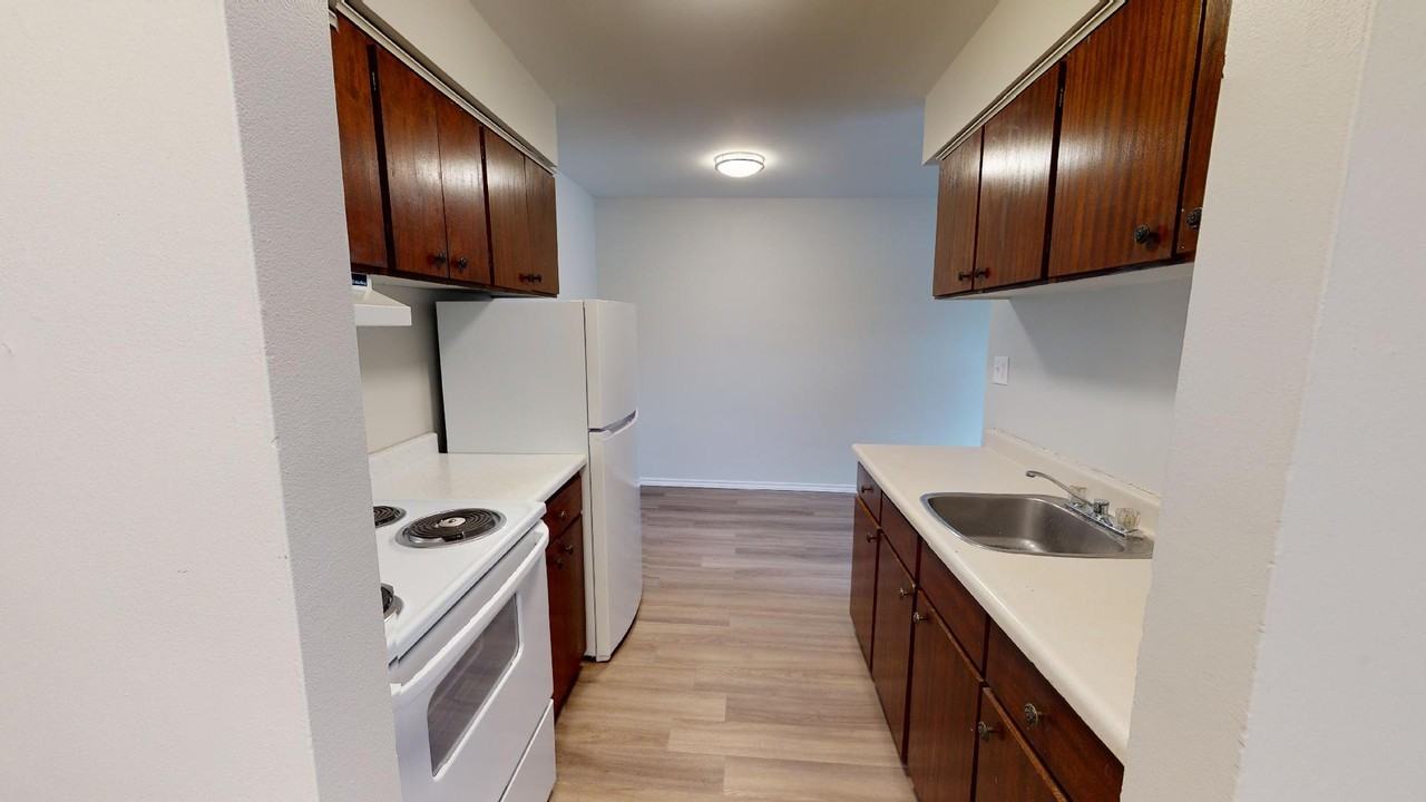 University Avenue Apartments - Photo 6 of 14