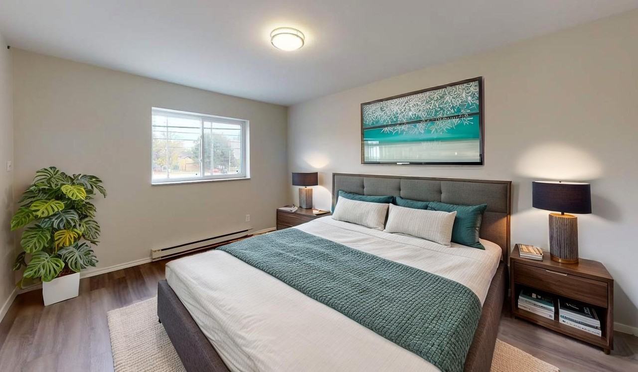 University Avenue Apartments - Photo 7 of 14