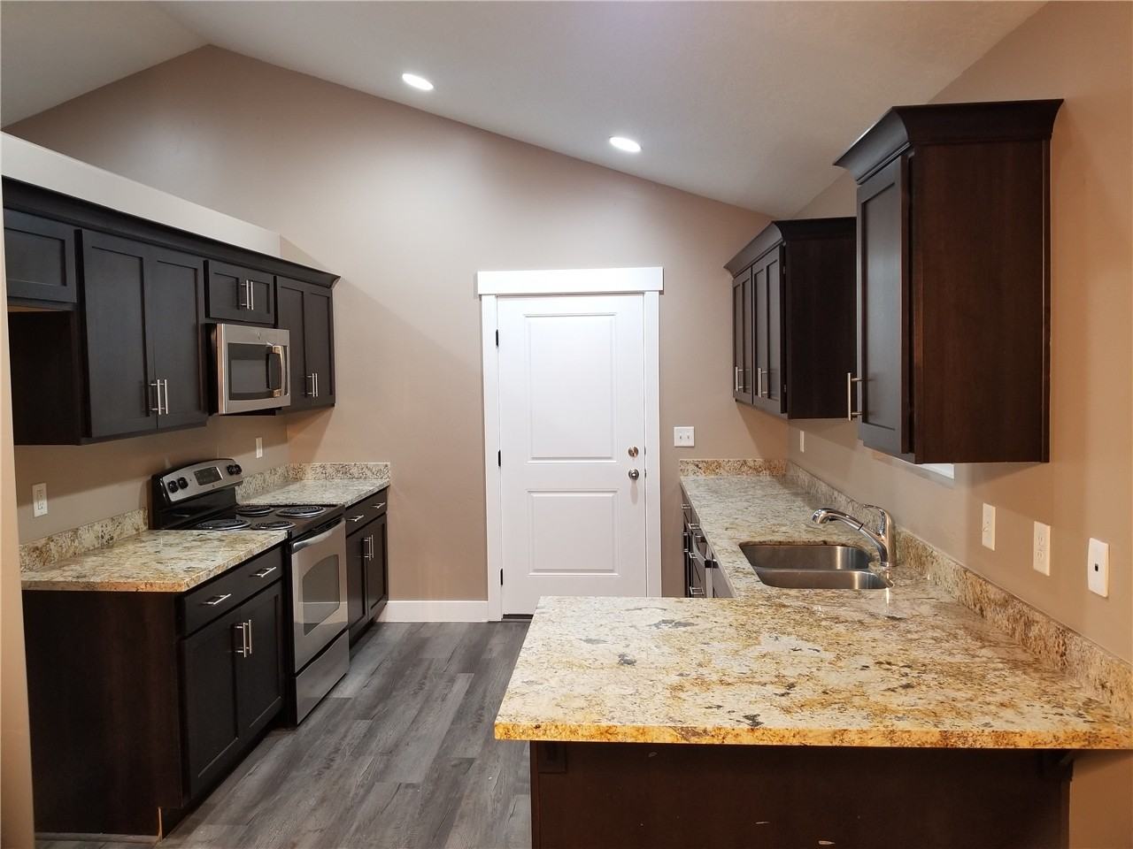 386 Summer Ln - Photo 4 of 22