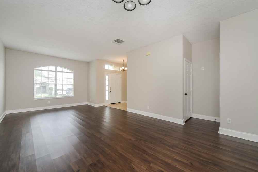 14677 Kristenright Ln - Photo 4 of 16