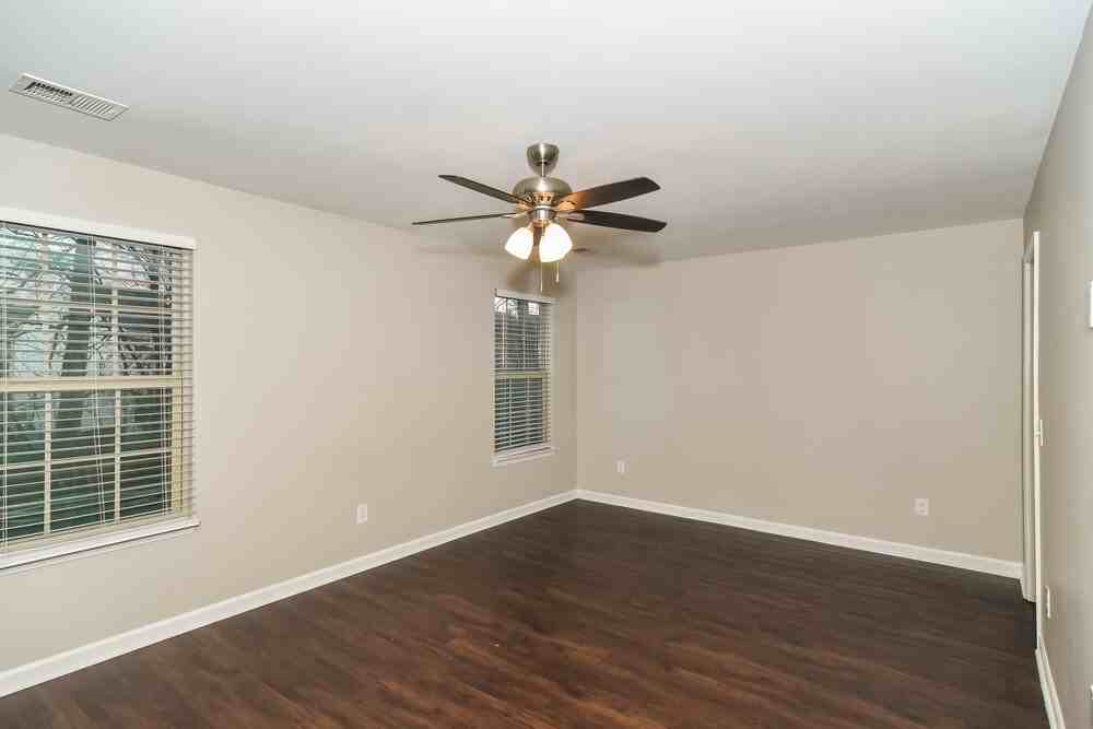 4249 Sandstone Dr - Photo 7 of 17